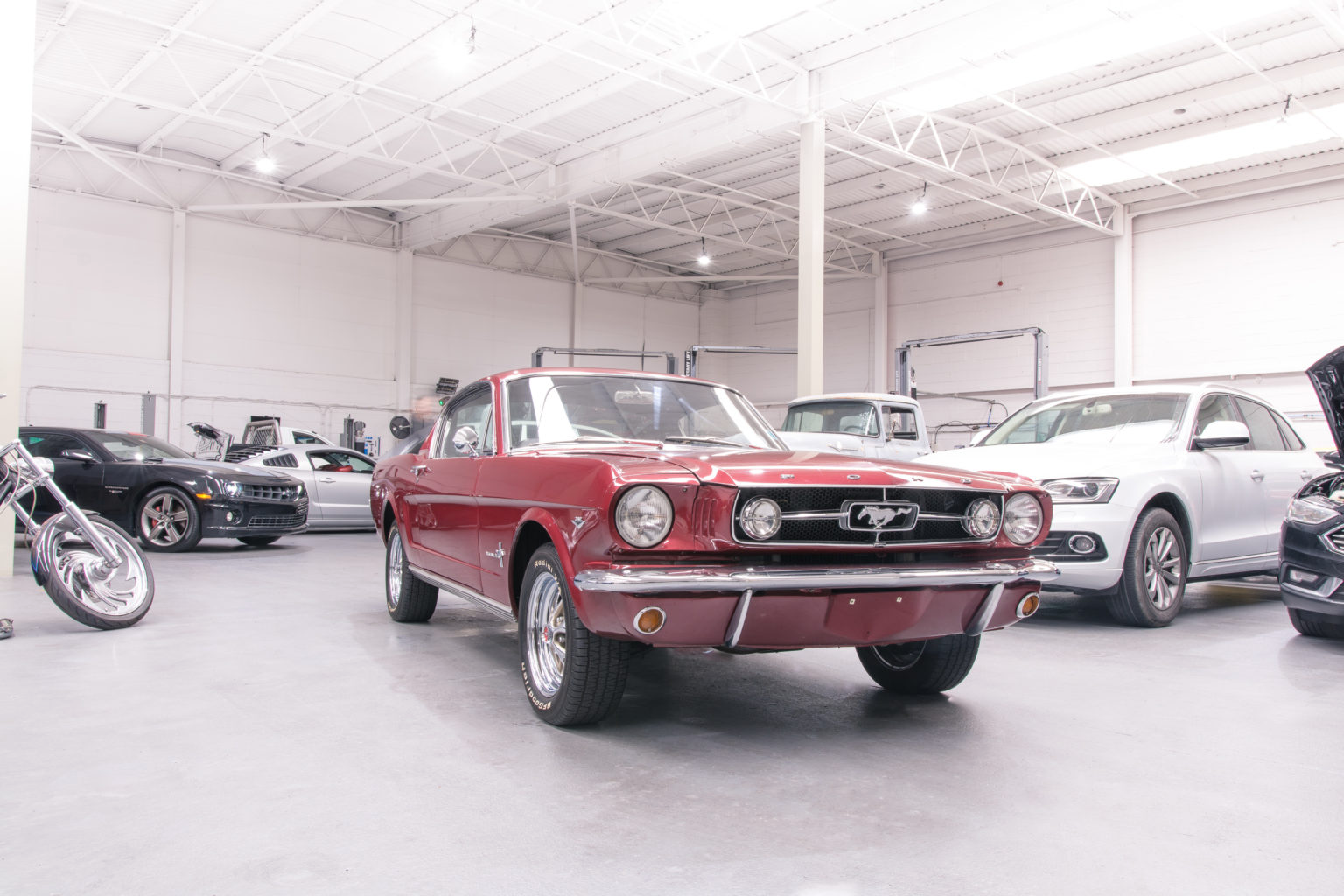 Wheel and tyre detail of a 1965 Ford Mustang